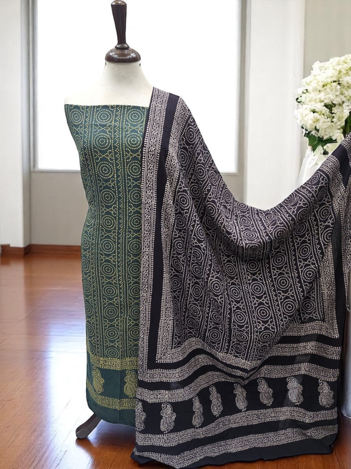 Natural Dyed Lawn 2pc Chunri unique Combo G&B