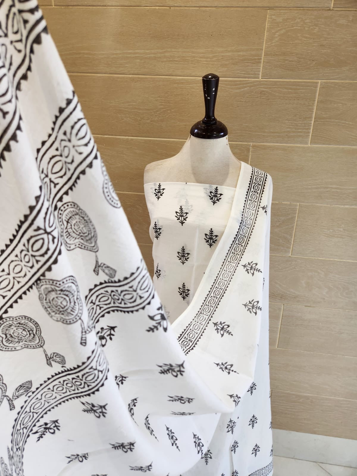 White & black lawn block print 2pc (advance payment)