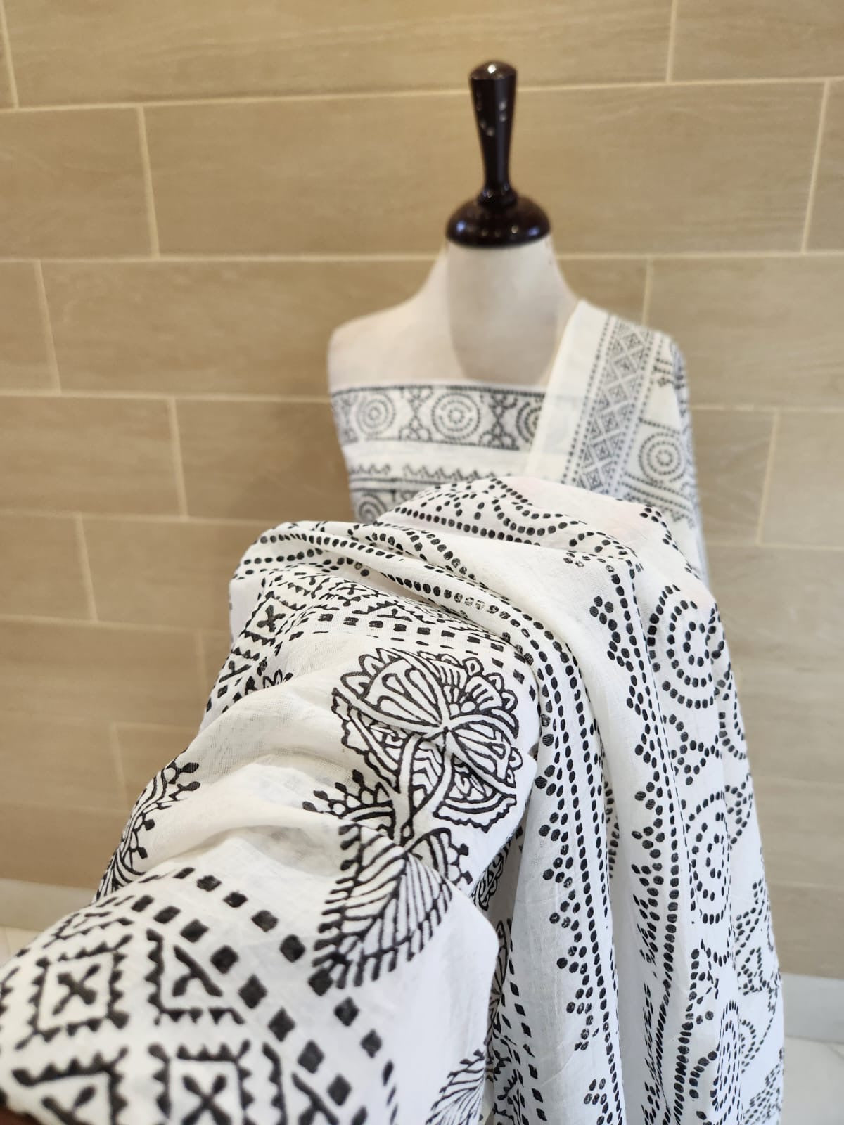 White & black lawn block print 2pc (advance payment)