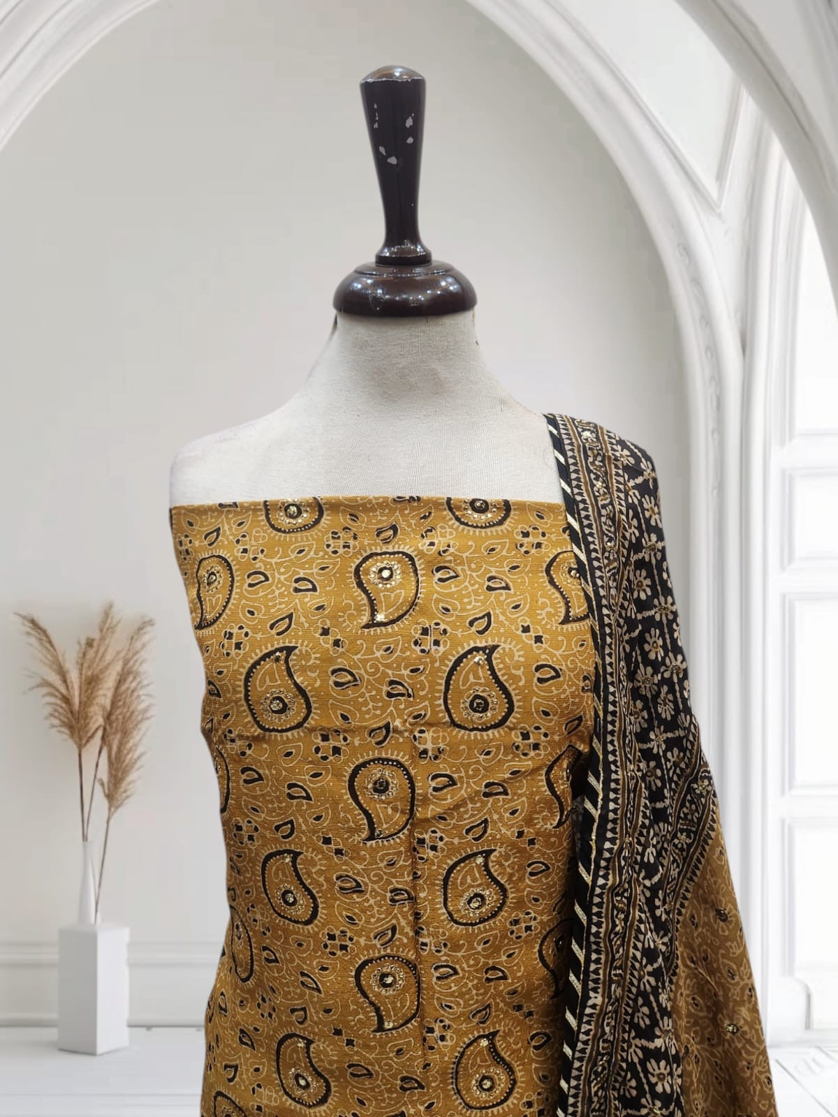 Raw silk with medium silk mukesh 2pc